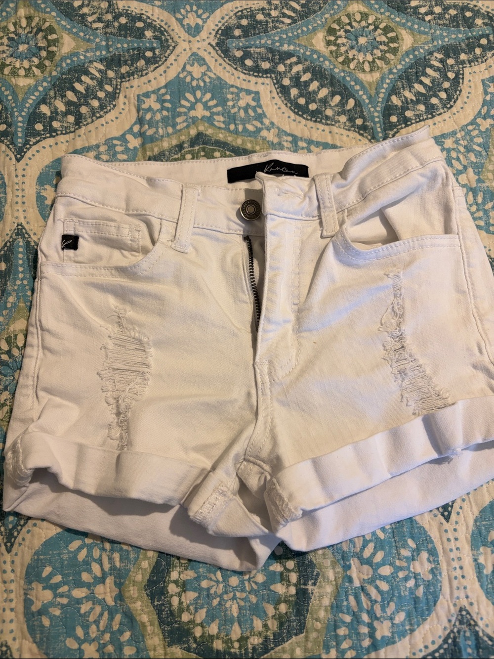 Kan Can White Distressed Roll-Cuff Jean Shorts size 0/23
